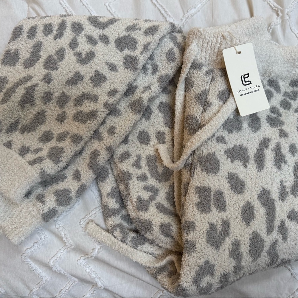Women’s Cream & Gray Leopard Cozy Lounge pants